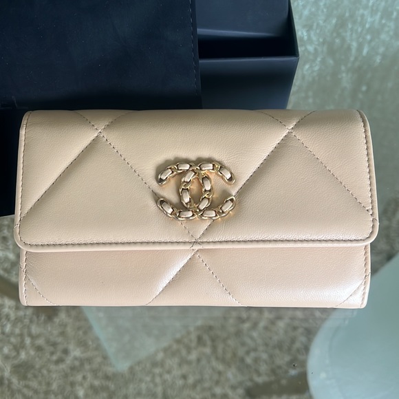 CHANEL Handbags - Chanel 19 flap wallet